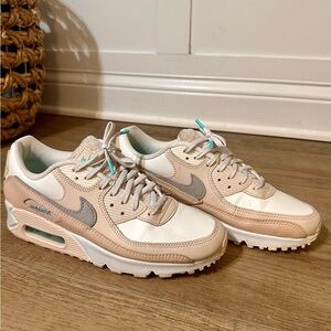 Nike Women's Air Max 90